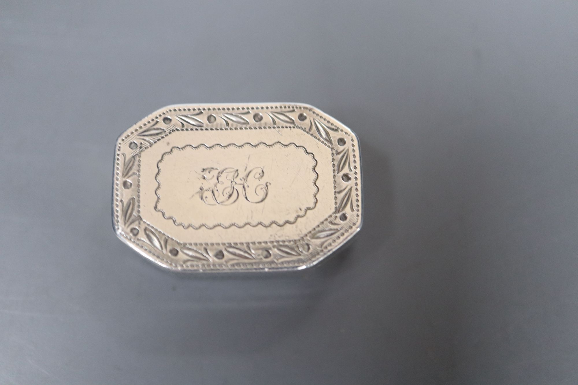 A George III octagonal silver vinaigrette, with bright cut decoration and drilled grille, C & B, Birmingham 1801, 2.75cm